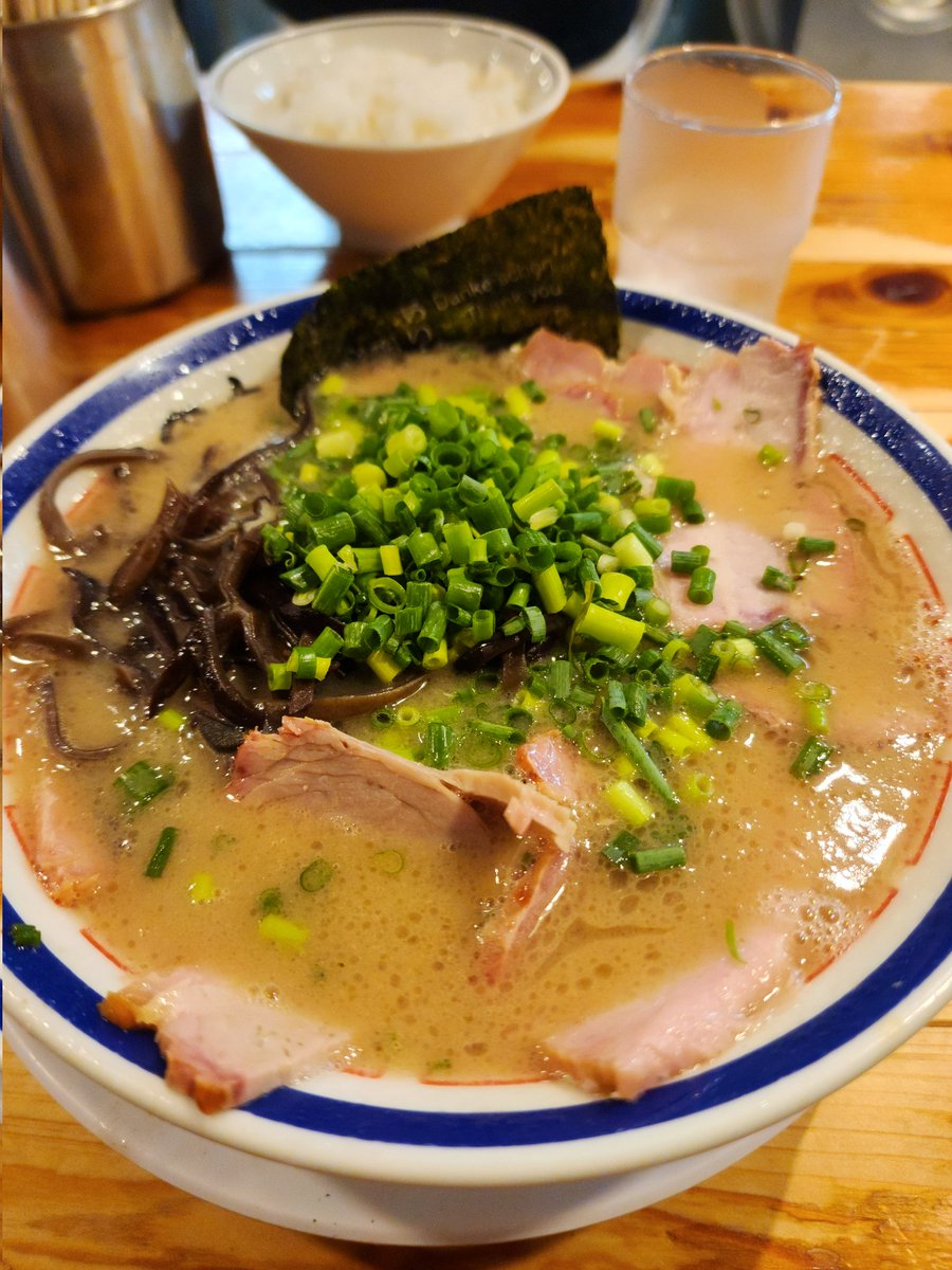 Brother_L_A's tweet photo. サウナ歴5年のマブパパ友に『サウナで整う』を教わりに足立区関原の堀田湯へ💡
サ道、奥深し❗最高っ‼️
サウナ後、サ飯で田中商店🍜

次回は草加健康センターへ👍

#サ道#サウナ道#サウナ#整う#堀田湯#田中商店 https://t.co/6Fa75Mfomr