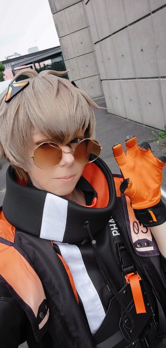 CyLiam_'s tweet photo. During the Japan Expo (Sunday), I was finally able to wear my Alban Knox cosplay!  I'm so happy I cosplayed him in good company : @LaurianeFrance  ( Fulgur Ovid ) and @Thedollgothic  ( Sonny Brisko ) It was so fun!

#NIJISANJI_EN #AlbanKnox #FulgurOvid #SonnyBrisko #AlbanKnoxArt https://t.co/XVWBoKD9LR