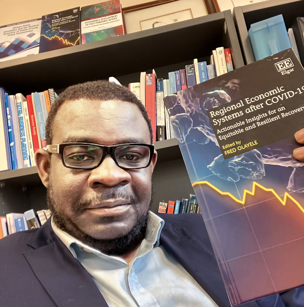 drfredolayele's tweet photo. The hard copies of my latest book are here. To the #21 brilliant authors – from #NewZealand, #Spain, #Canada, #India, #Nigeria, #China, #France, #NewYork, #Texas, #WashingtonDC, #Boston, and #Florida – thank you! Available online here : https://t.co/D4RmuV4Slo https://t.co/XynyLDa4LI
