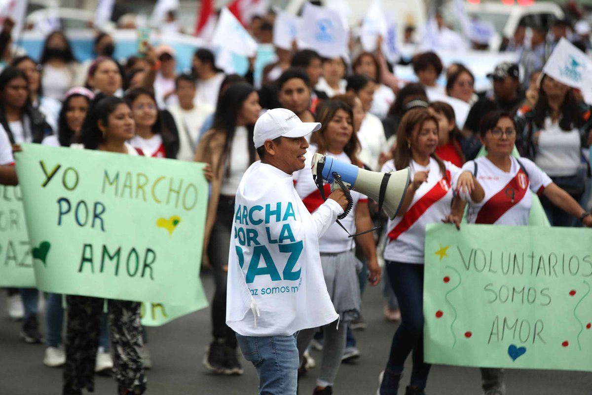 #AndinaEnglish Peru: Citizens march through streets of Lima https://t.co/CCy3Da32TF https://t.co/FRZQgYw9po