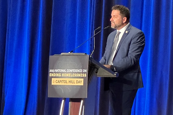 USICHgov's tweet photo. In closing remarks at #NAEH2023, USICH Director Olivet touched on the growing challenges of eviction and criminalization, the federal strategic plan, the #ALLINside Initiative, and the @POTUS budget.
Read🧵for highlights & click to read his full speech: https://t.co/1l6OYdhFvB https://t.co/Eahv40U3AI