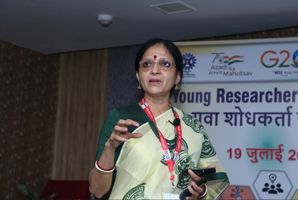 CSIRCRRI's tweet image. Dr. Viswajanani Sattigeri, the Head of CSIR-TKDL, delivered a thought-provoking address on #intellectualproperty, leaving the audience with new insights and perspectives. 
The #QandA session that followed sparked #engagingdiscussions. 

#IPConclave2023 #OWOL #roadsafety #CRRI