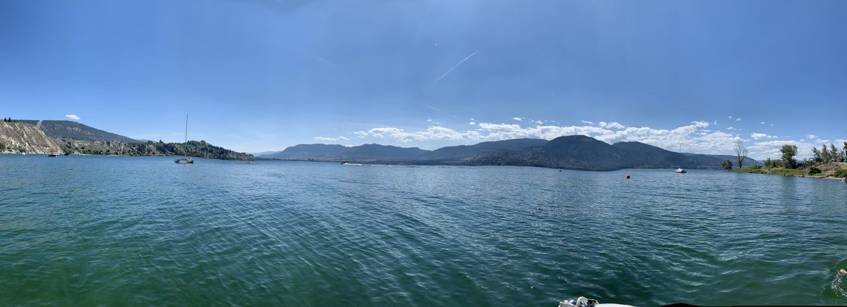 ChicaNovo's tweet photo. This Canadian gem - Naramata is pretty magical #BCBeautiful #Naramatavibes #laketime https://t.co/kTJxA8TYi8