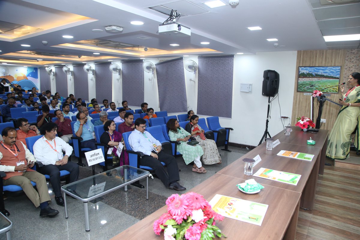 CSIRCRRI's tweet image. Dr. Viswajanani Sattigeri, the Head of CSIR-TKDL, delivered a thought-provoking address on #intellectualproperty, leaving the audience with new insights and perspectives. 
The #QandA session that followed sparked #engagingdiscussions. 

#IPConclave2023 #OWOL #roadsafety #CRRI