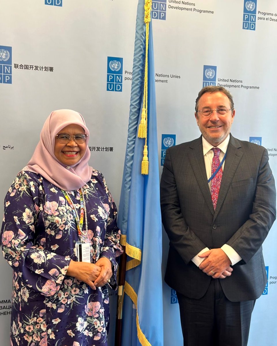 MaimunahSharif's tweet photo. It is always great to meet and catch up with @ASteiner @UNDP. We work together on so many issues in Africa and #SDGsLocalization through #Local2030. We want to expand partnerships with UNDP and other @UN entities to put into action 10 resolutions from #UNHA2.
#UNHABITATHLPF2023 https://t.co/T95CPc9VME
