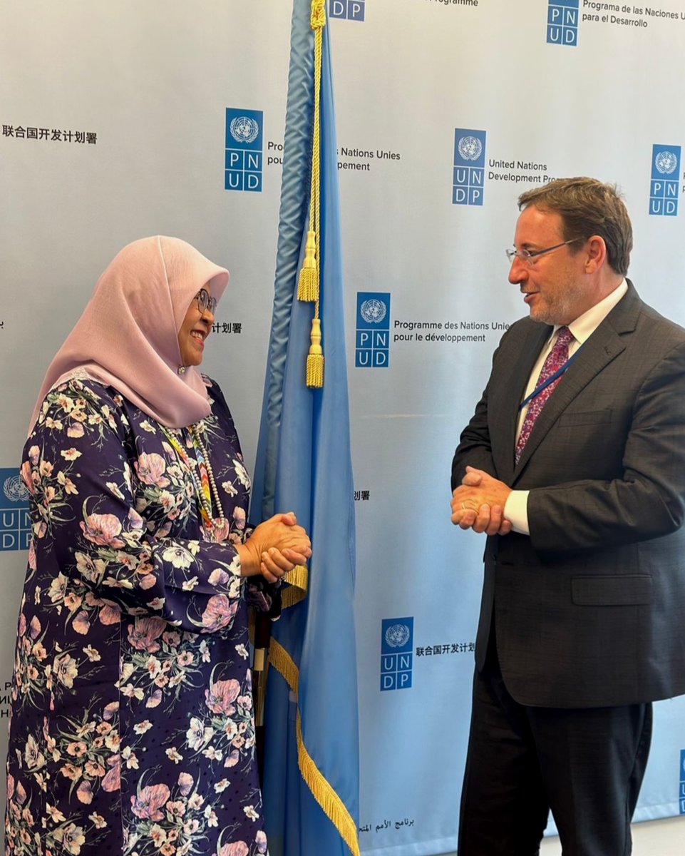 MaimunahSharif's tweet photo. It is always great to meet and catch up with @ASteiner @UNDP. We work together on so many issues in Africa and #SDGsLocalization through #Local2030. We want to expand partnerships with UNDP and other @UN entities to put into action 10 resolutions from #UNHA2.
#UNHABITATHLPF2023 https://t.co/T95CPc9VME