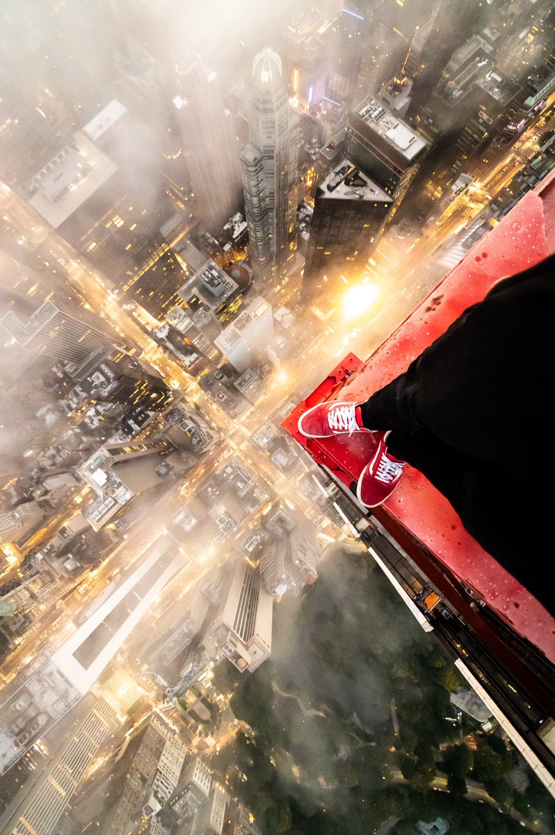 DrifterShoots's tweet photo. Between city and sky 🌌 https://t.co/XmeopEouKb
