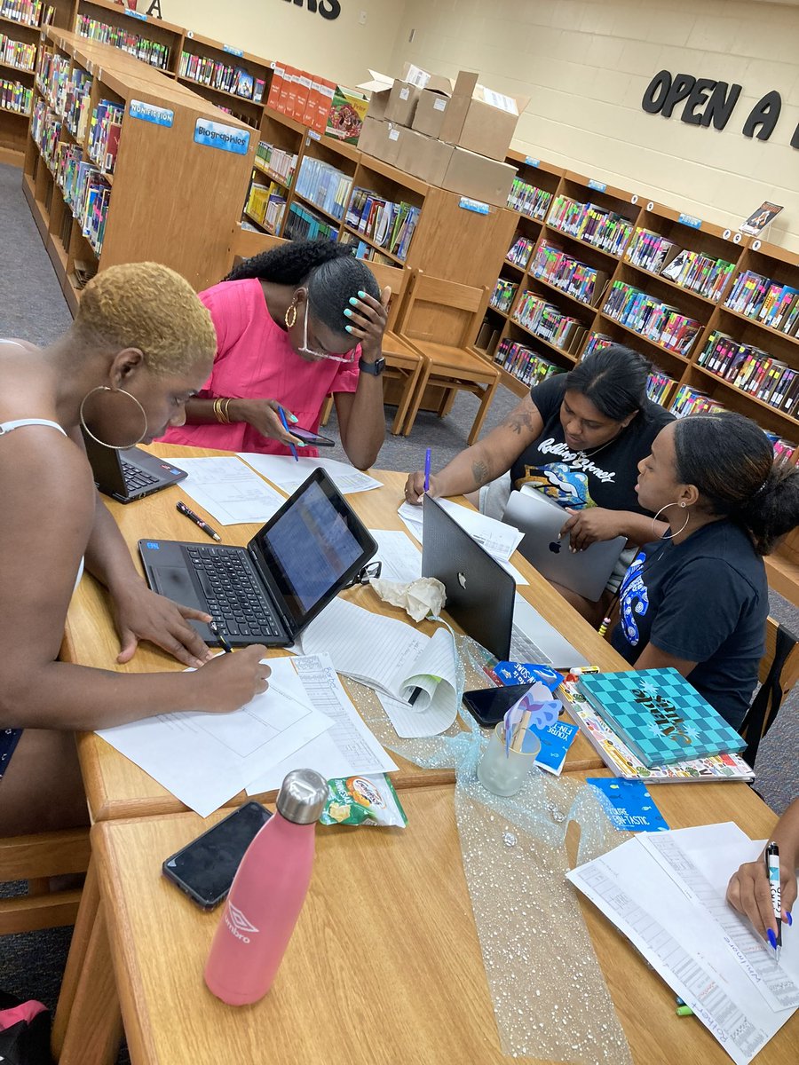 CatalinaES_OCPS's tweet photo. Our teachers got to get to know their incoming scholars by taking a deep dive on their new rosters and student data today!  They can’t wait to meet you Colts✨ https://t.co/LYZVwpSHdY