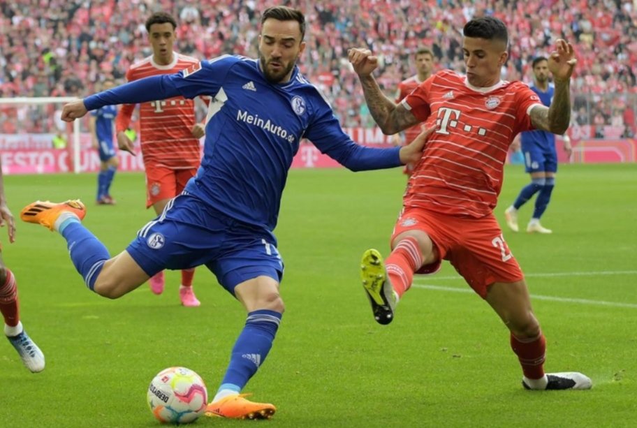 S04VEREIN's tweet photo. ENDSTAND STAND GEGEN BAYERN MÜNCHEN

FC Bayern 4 : 0 FC Schalke 04 
19 Schick
27 Kimmich
66 Fekir 
70 Musiala 

Wir wurden doggy genommen #rammel23 https://t.co/XLRXTUfBq6