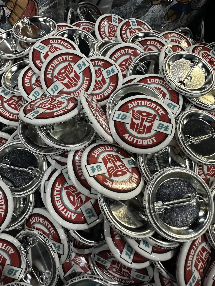 iconheroes's tweet photo. San Diego Comic Con is just a few hours away! Be sure to stop booth #3245 and pick up a free @hasbro @transformersofficial Autobot pin!
#sdcc #sdccexclusive #sdcc2023 #transformers #autobot #hasbro #freepin https://t.co/ECHEvg43go
