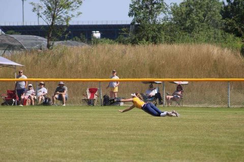 Check out sophomore outfielder Reese Temme’s sportscenter top 10 catch 📸🥎!