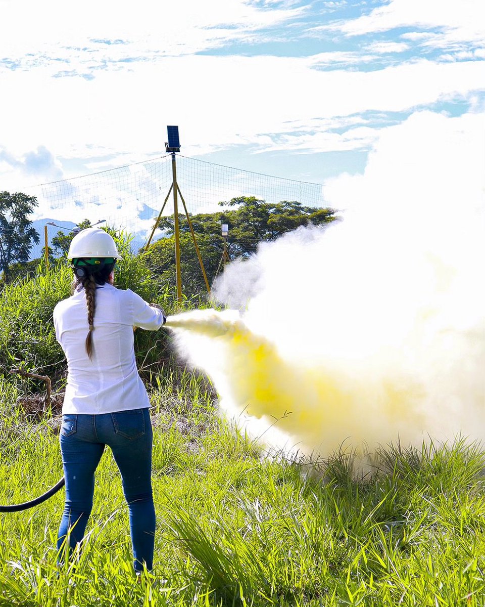 Comprometidos con la integridad física de todo el ecosistema AUNAR,
💙💛 desde la Facultad de Ciencias de la Salud, se dictó a administrativos y docentes la capacitación teórico práctica: Control de fuego y Manejo de extintores.

#AunarVillavicencio #seguridad #capacitación