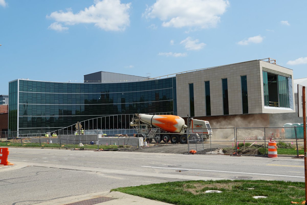 facilitiesmsu's tweet photo. We love to see the progress on the football building as it nears its construction completion date. More detail on the project page: https://t.co/16bN3RKf6r https://t.co/37AS9monV9