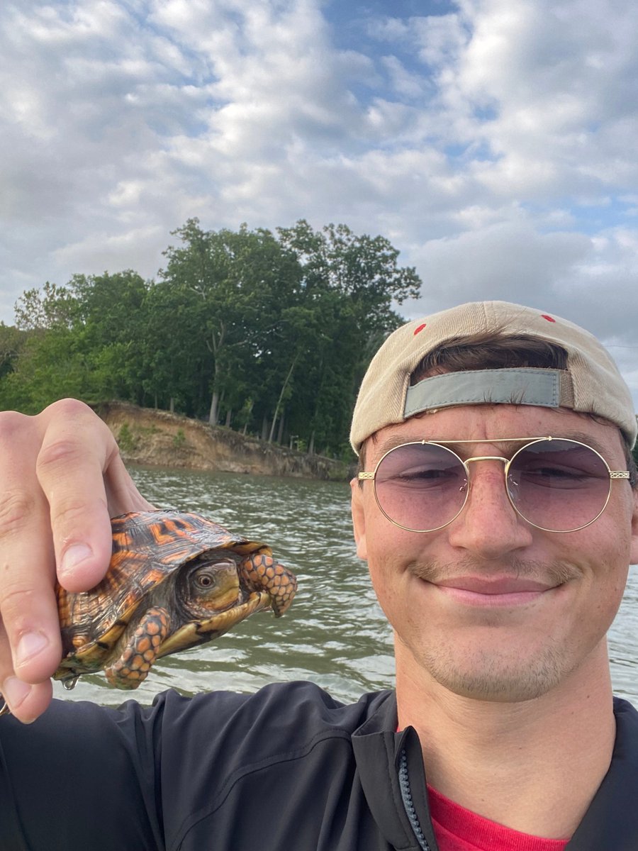 SmithsonianEnv's tweet photo. #InternSpotlight Matthew Lepper is a rising junior studying biology and environmental studies at @WabashCollege. At SERC, he's focusing on soybean growth and special bacteria called “rhizobial bacteria,” which help transfer nitrogen into soybeans. (📸courtesy of @mattlepperr) https://t.co/zFkTCKT8Fj