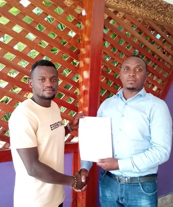 🟠⚫️🟠CONTRACT EXTENSION 🟠⚫️🟠

Our Goalkeeper Evariste KAGAME will continue to stay in <a href="/rutsirofc/">UMWATAKA1</a> untill 2025 
New 2 years contract .
<a href="/RutsiroDistrict/">Rutsiro District</a> 

#Gahundanugutsinda
#RutsiroFcTSINDA
#TuriRutsiro