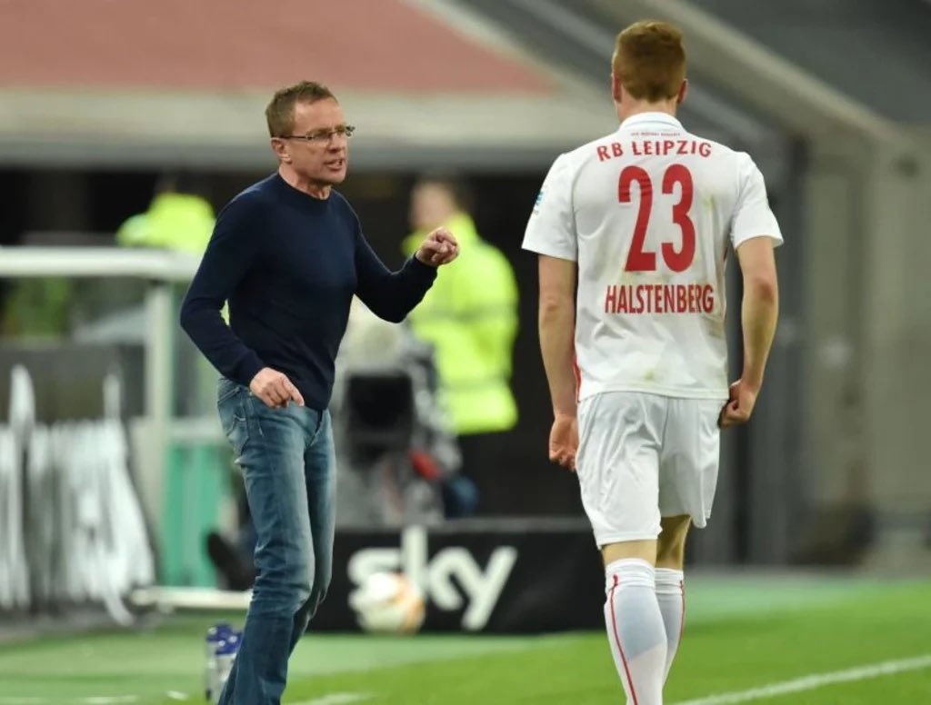sirRibben's tweet photo. Halste war elementar wichtig für den Weg, den wir als Verein genommen haben. Ein toller, bodenständiger Mensch, mit dem Herz am richtigen Fleck. Alles Gute #Halste, ich bin mir sicher, dass du in irgendeiner Form zurückkommen wirst ☺️ #Aufstiegsfeier2016 😬 https://t.co/twiwgwiYqq