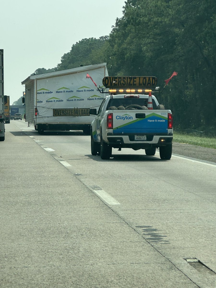 TaraBobb's tweet photo. @ClaytonCareers  This vehicle carrying a plastic covered structure drove for miles and miles down I-95 in #SouthCarolina spewing shredded plastic in its path. Do better.  😡 @scdhec https://t.co/LemgJOvnOI
