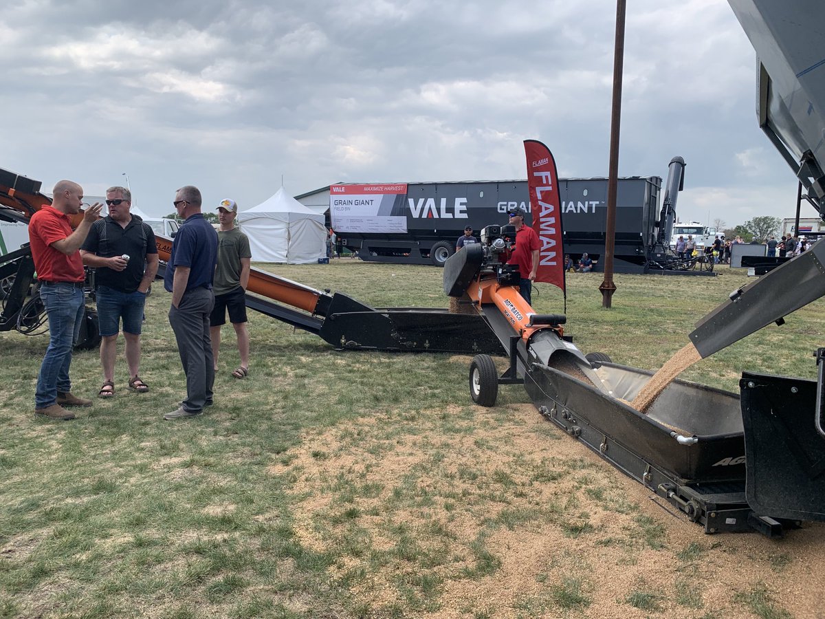 flamangroup's tweet photo. We are moving grain through an Edge Agro loading auger, ⁦@Convey_All⁩ CST-1550, ⁦@haulallind⁩ side draw seed tender, and ⁦⁦@AgGrowthIntl⁩ Batco UCX3 all day at ⁦⁦@AginMotion⁩! Visit us today and tomorrow to see these units in action. https://t.co/RkJ6ncJKSo
