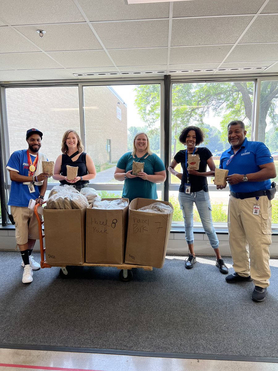 The @MeatScience annual conference attendees packed protein-rich snacks for the scholars at Freedom Scchools. Thank you for the donation and fun messages! 😍 @SPPS_News @JackLinks @GoldfishSmiles @CornNuts