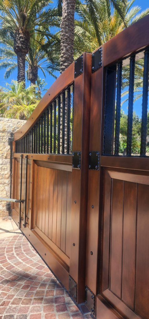 pilotpainting's tweet photo. Consider us the “gate keepers” of high-quality workmanship! #PilotPainting #completedproject #gatepaint https://t.co/4AzNzmvy0h