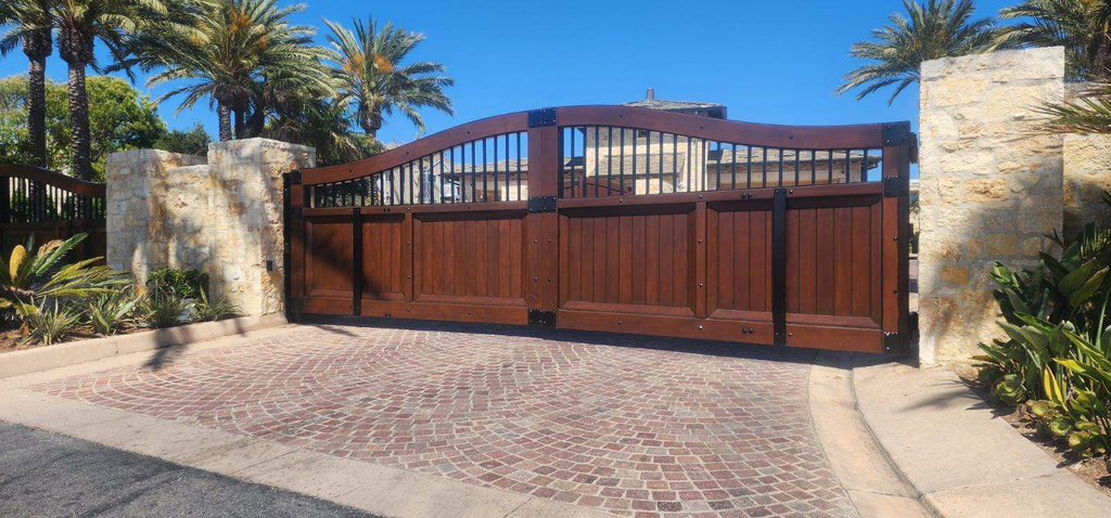 pilotpainting's tweet photo. Consider us the “gate keepers” of high-quality workmanship! #PilotPainting #completedproject #gatepaint https://t.co/4AzNzmvy0h