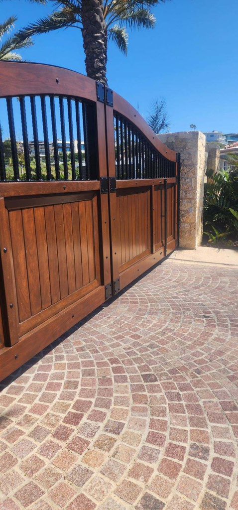 pilotpainting's tweet photo. Consider us the “gate keepers” of high-quality workmanship! #PilotPainting #completedproject #gatepaint https://t.co/4AzNzmvy0h
