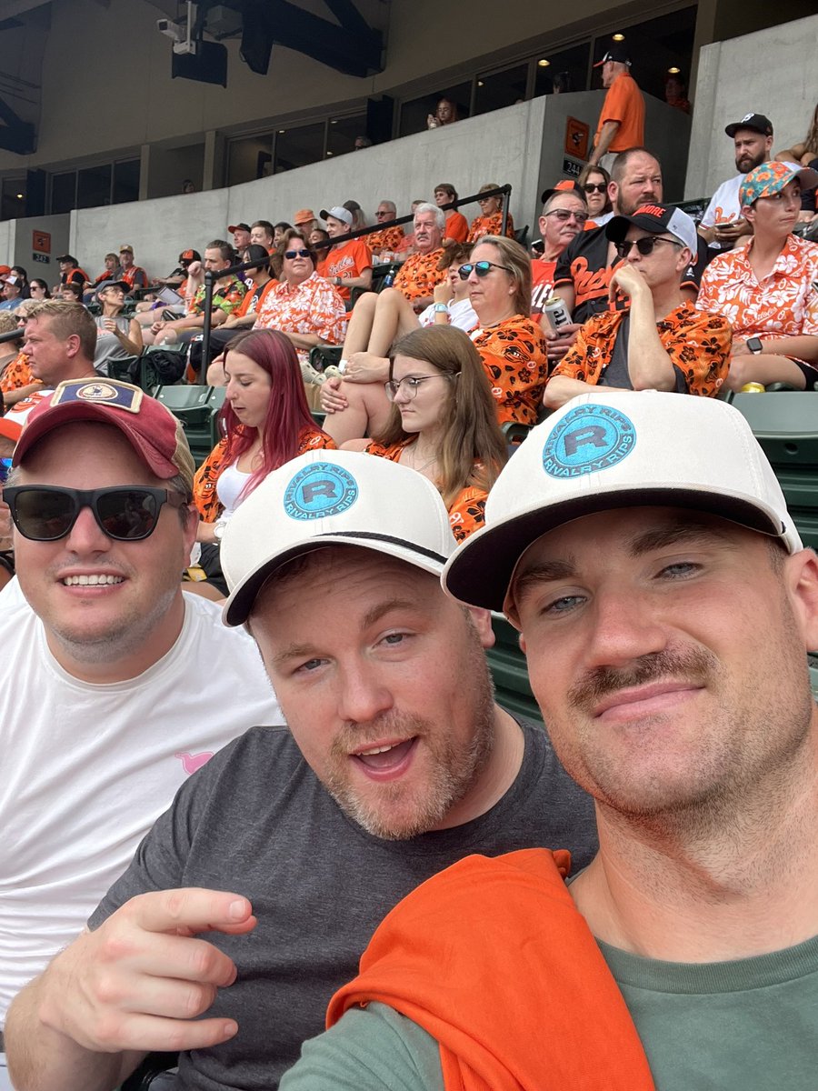 rivalryrips's tweet photo. The boys in Baltimore! The legend @vegasmurray reppin rivalryrips (where’s his blue check mark?)🔥🔥🔥🫡 Miss the Superbook fam!
@Coombtown @kellyinvegas @AdamHillLVRJ @DougESPN @bokamotoESPN @Reyna2Sharp @Derek2Square @SuperBookSports @SuperbookMD @Ebets91 @JayKornegay @golfodds https://t.co/2rhI29Y86c