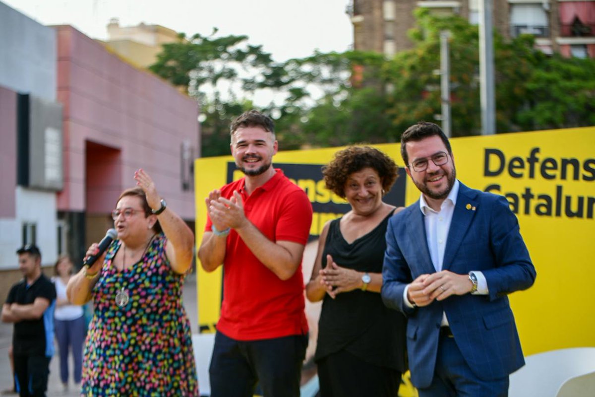 esquerraLH's tweet photo. .@gabrielrufian:"Demano el vot a tothom qui vulgui un govern progressista, però que defensi Catalunya

Obligarem el PSOE a legislar en favor de Catalunya perquè sinó ells no ho faran. Tot allò de bo que ha passat en aquests quatre anys ha estat gràcies a @Esquerra_ERC i @ehbildu" https://t.co/6rvutnxHTD