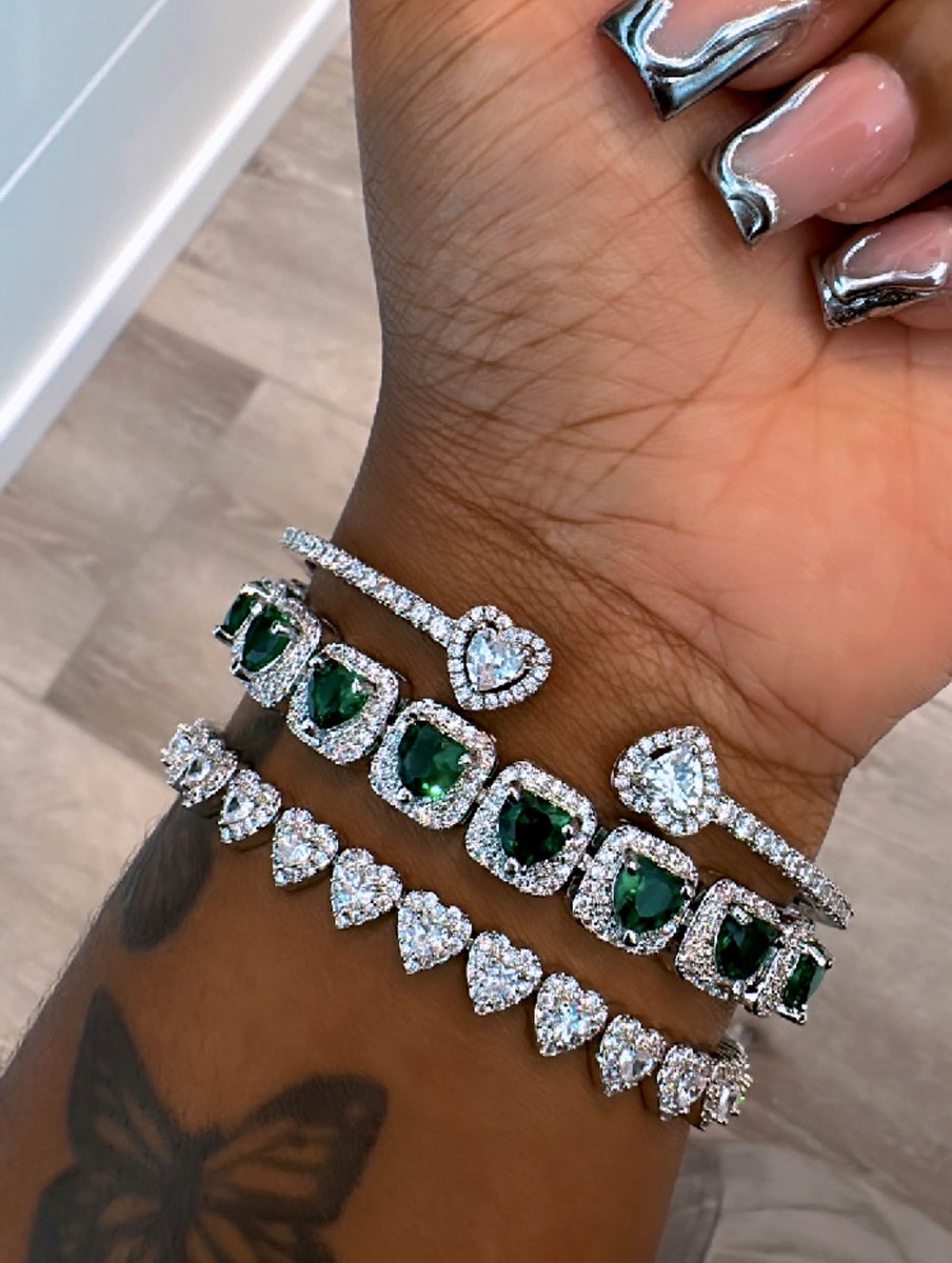 Therealteajah's tweet photo. Love a pretty bracelet stack 😍 https://t.co/8AHnmgdzAx
