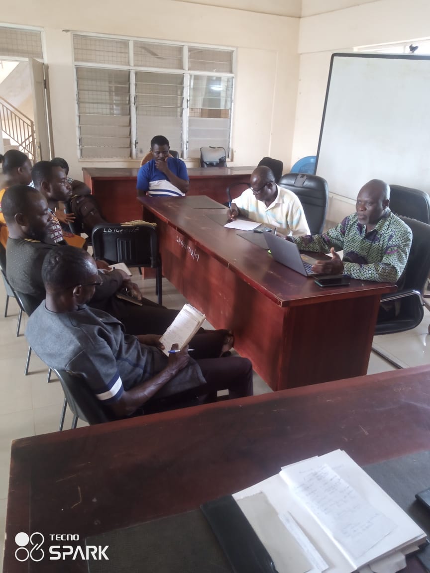 LambussieK's tweet photo. This week, district officers and other schedule officers met at the directorate to identify schools that have challenges following our monitoring visit last week. This is to help the DEO to provide tailored support to these schools for improved learning outcomes. https://t.co/yjJOf9Vxj3