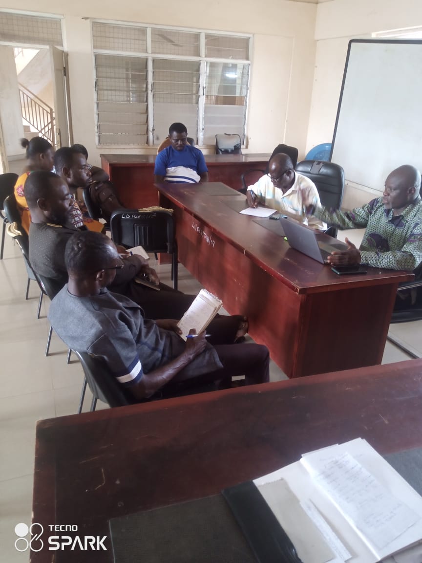 LambussieK's tweet photo. This week, district officers and other schedule officers met at the directorate to identify schools that have challenges following our monitoring visit last week. This is to help the DEO to provide tailored support to these schools for improved learning outcomes. https://t.co/yjJOf9Vxj3