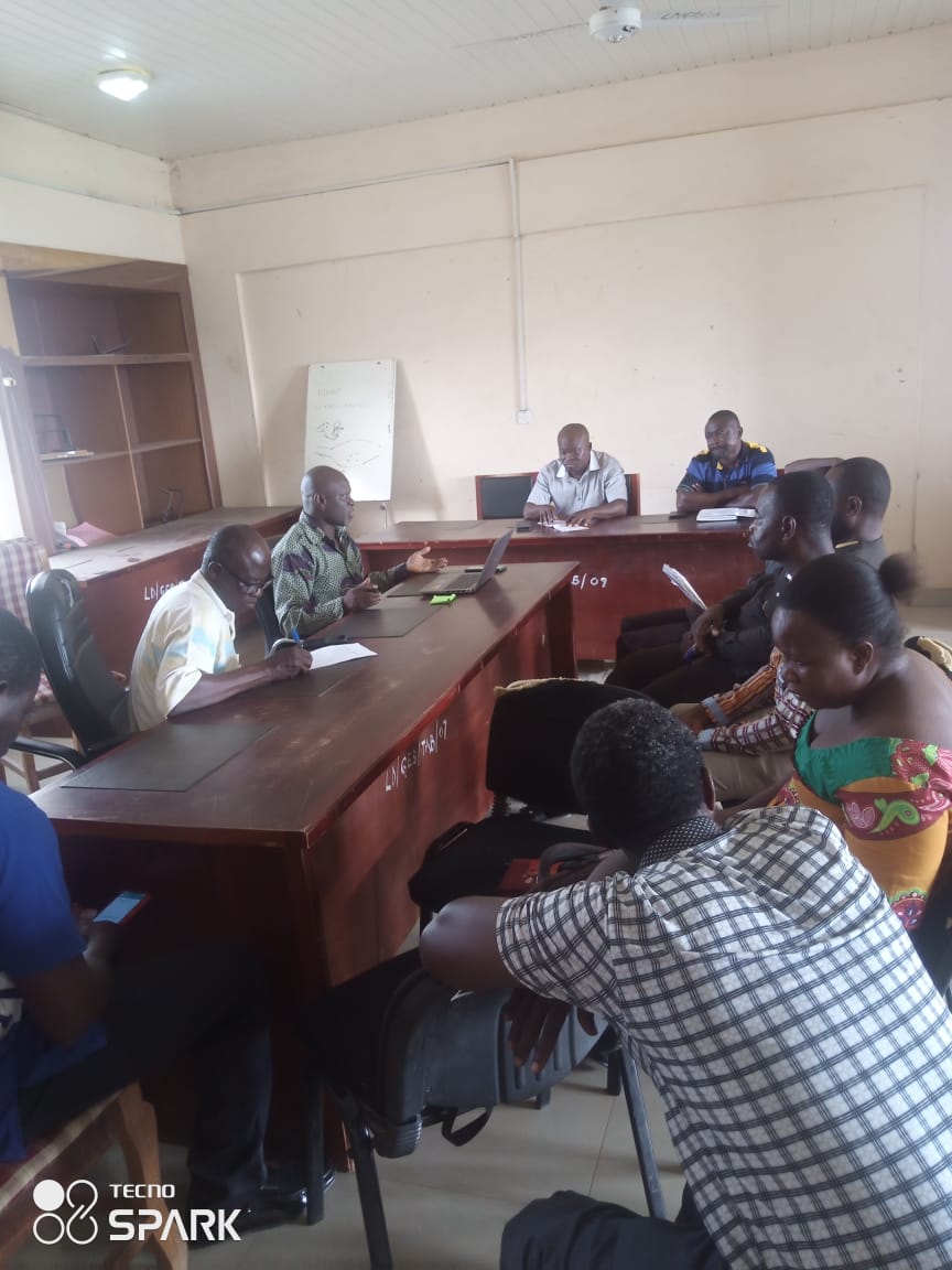 LambussieK's tweet photo. This week, district officers and other schedule officers met at the directorate to identify schools that have challenges following our monitoring visit last week. This is to help the DEO to provide tailored support to these schools for improved learning outcomes. https://t.co/yjJOf9Vxj3