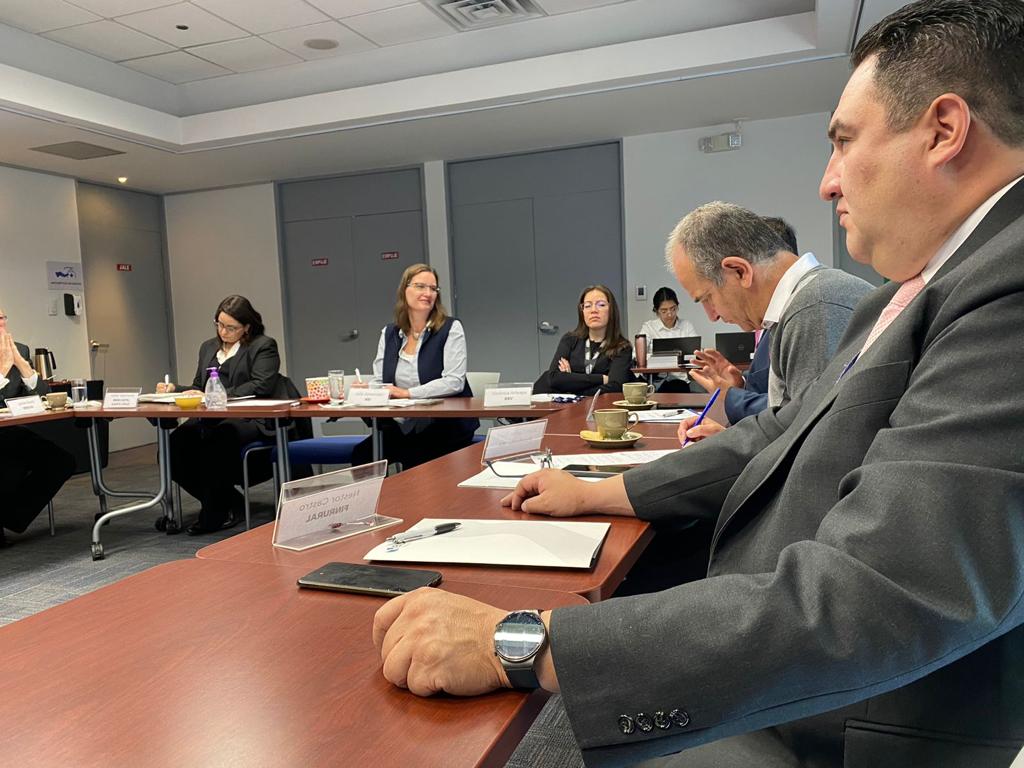 micohugo's tweet photo. Continúan las reuniones en el marco de de las consultas públicas en #Bolivia. Hoy, nuestra representante @julia_johannsen, dialogó con voceros de empresas privadas sobre la nueva estrategia institucional de @el_BID. https://t.co/ApxFF6oC8Y
