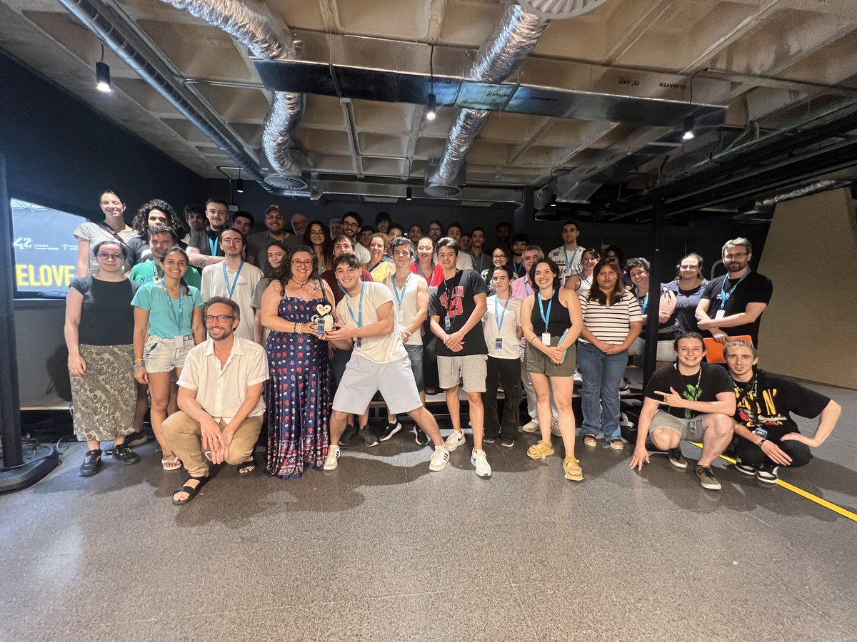 humbertrp's tweet image. 👏🏻 Moltes gràcies @KarinagibertK per la visita a @42BarcelonaFTef 
Una inspiradora xerrada amb les i els estudiants sobre Programació, Algoritmíca i Intel·ligència Artificial. Hi ha molts reptes, riscos i responsabilitat de la Programació per a una IA segura i ètica #welovecode