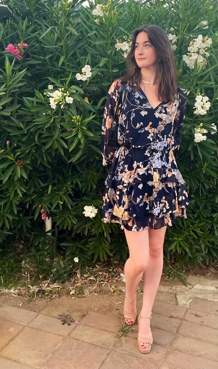LaraJP23's tweet photo. @RalphLauren in real life:
Dark spin on the summer floral - So beautiful. https://t.co/Ly7FxQifJq