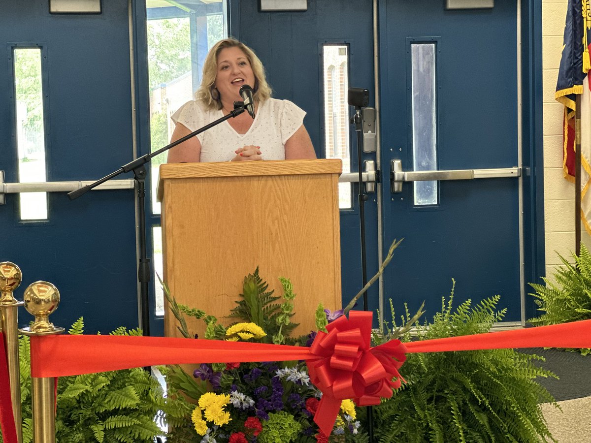 LaFayette Elementary Year-Round School celebrated their first day with a ribbon cutting ceremony.  Students, staff, and families were all smiles as they arrived on campus. 

#WeAreHarnett #HereWeGrowAgain #InspiringLearnersToBeLeaders #AdventureAwaits #SuccessWithHCS