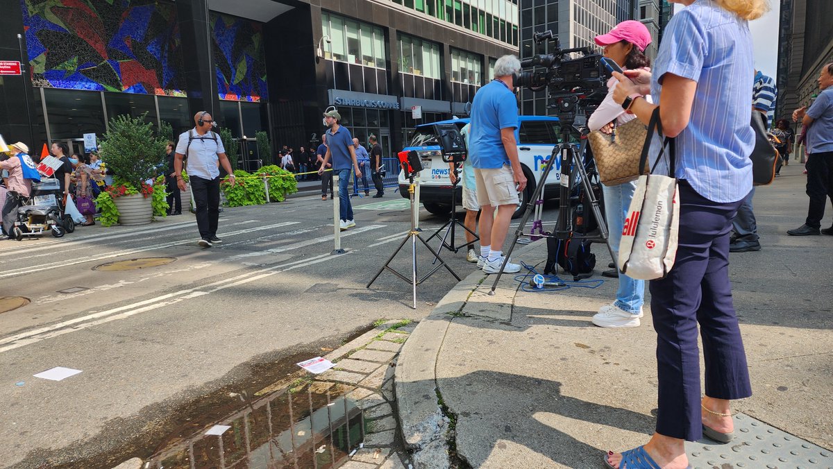 EqualAccessNy2's tweet photo. All this #media attention for these guys interviews cars sticking out improperly in the street just to get there story when me & my #comrades was talking about almost the same exact thing this morning & got no attention #EqualAccess #disabilityissuesmatter #ourfight is #yourfight https://t.co/JjIM4KGXBg
