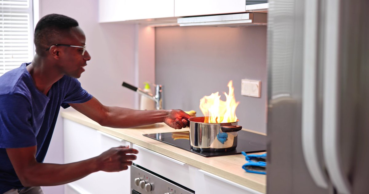 Green_Broward's tweet photo. Get fired up for National #CulinaryArtsMonth. One of the most important tools for the kitchen is the trash   can. Food and beverages never go in recycling.❤️♻

#RecycleRight #greenbroward #Recycling101 #recycling https://t.co/TvOashrlhs