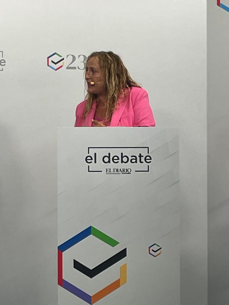 PabloVillasant_'s tweet photo. 🩷 'La de @sumar' ha sido la única que ha dado color al debate y no solo por su ropa.
➕ @CarmenRamone ha echo frente a las ultraderechas de PP y VOX y ha presentado nuestro proyecto para Cantabria y España.

#EsPorTi #DebateFinalRTVE #DebateDM https://t.co/2VUqNQMnWY