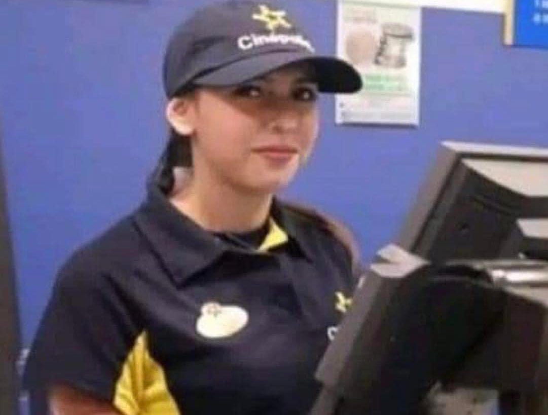 La de Cinépolis viendo que ayer fuiste con la Barbie Doctora y hoy vas con la Barbie Maestra. 🍿