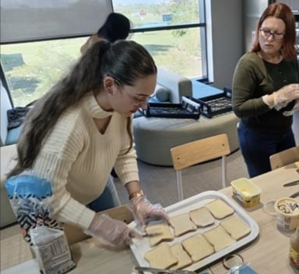 In celebration of #MandelaDay, the Department of Biomedical Sciences @SUhealthsci have teamed up with @LadlesofLove for the #MandelaMonth #SandwichDrive preparing sandwiches for persons in need every Thursday for the month of July 🥪 🫱🏼‍🫲🏾