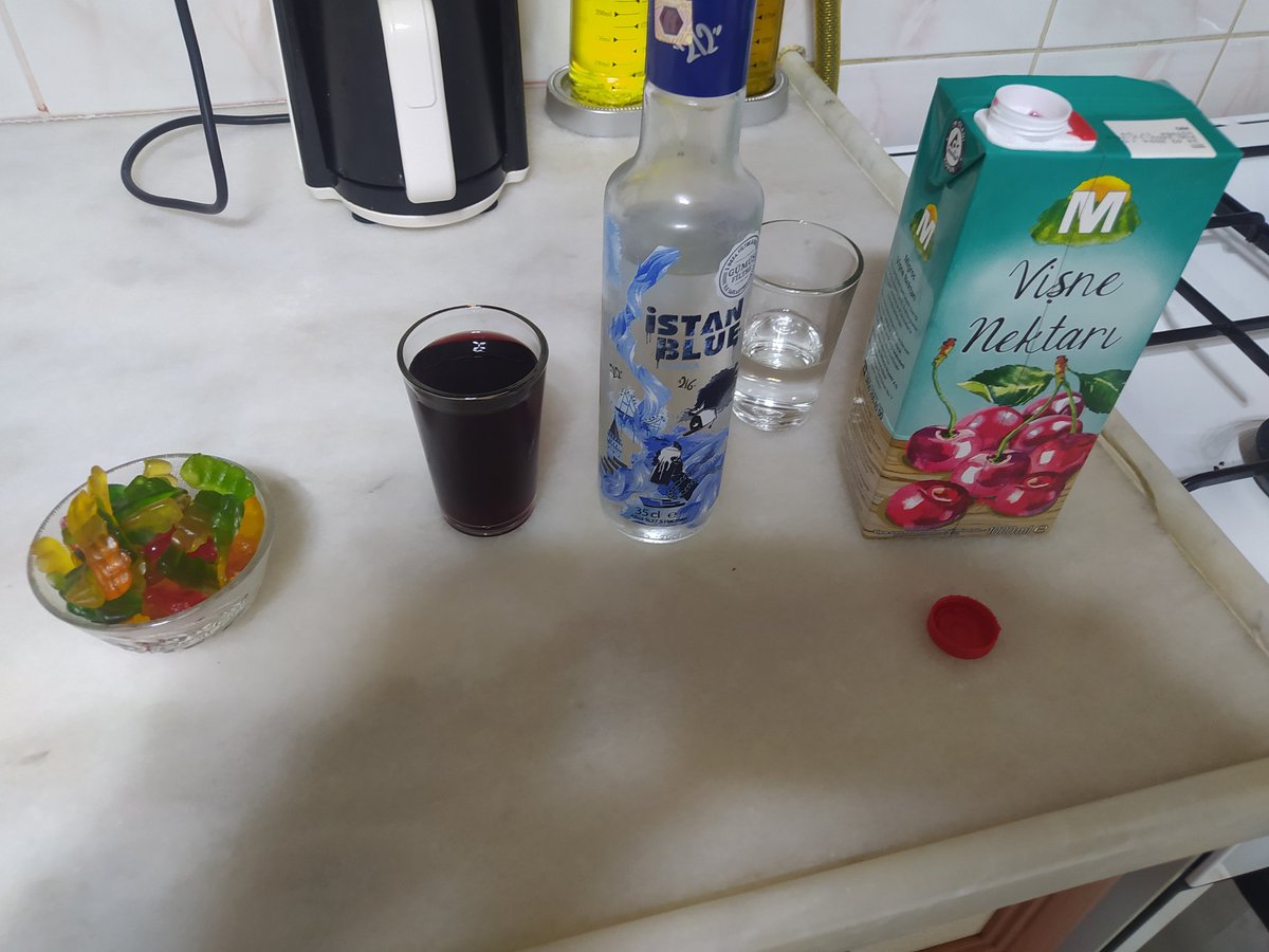 Bugünde böyle aşkla ✌️🍷💪