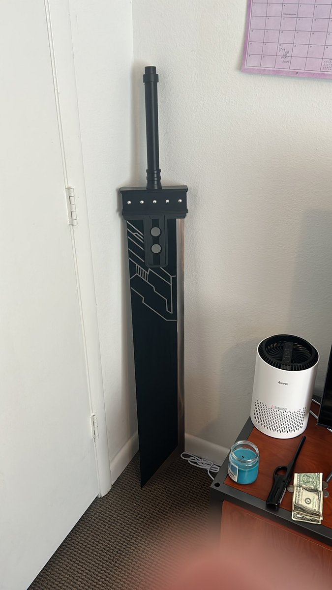 Etrobtw's tweet photo. Big sword https://t.co/GdcoWnt6Ig