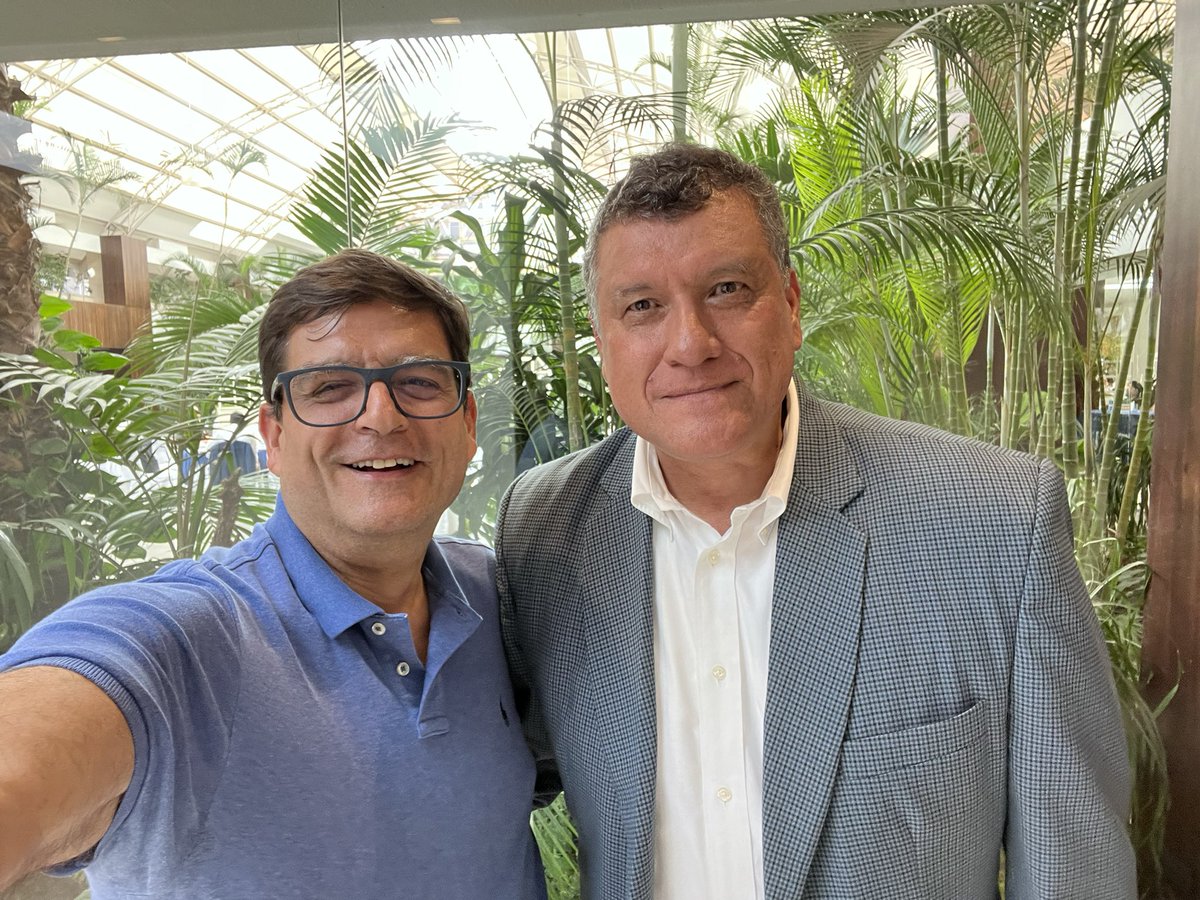 QuiqueGodoy's tweet photo. Por favor eliminen la alerta #AlbaKenneth ya lo encontré! @GuilleCastilloR y estaba en la lavandería recogiendo la banda presidencial!! https://t.co/XcL2s9ftHk