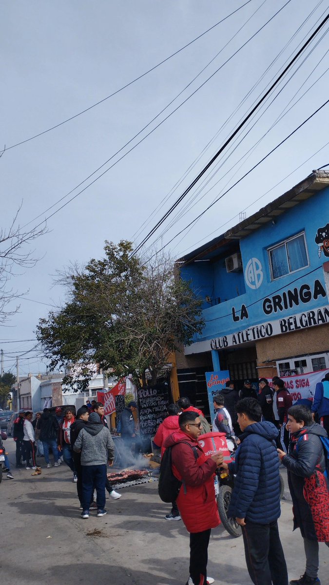 esa es la banda puta de los piratas
la que paga el asado en todas la canchas
siempre haces amistades
aguante vos no tenes 🤏🏼🤏🏼🤏🏼🤏🏼🤏🏼