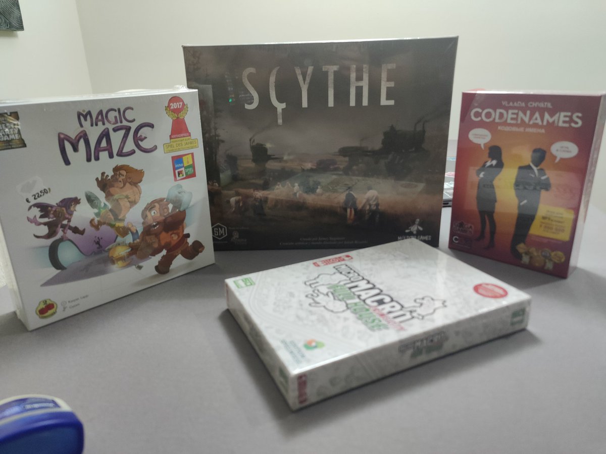 У меня тут обновки наконец по настолкам, и какие!
Возвращаемся к нормальной жизни