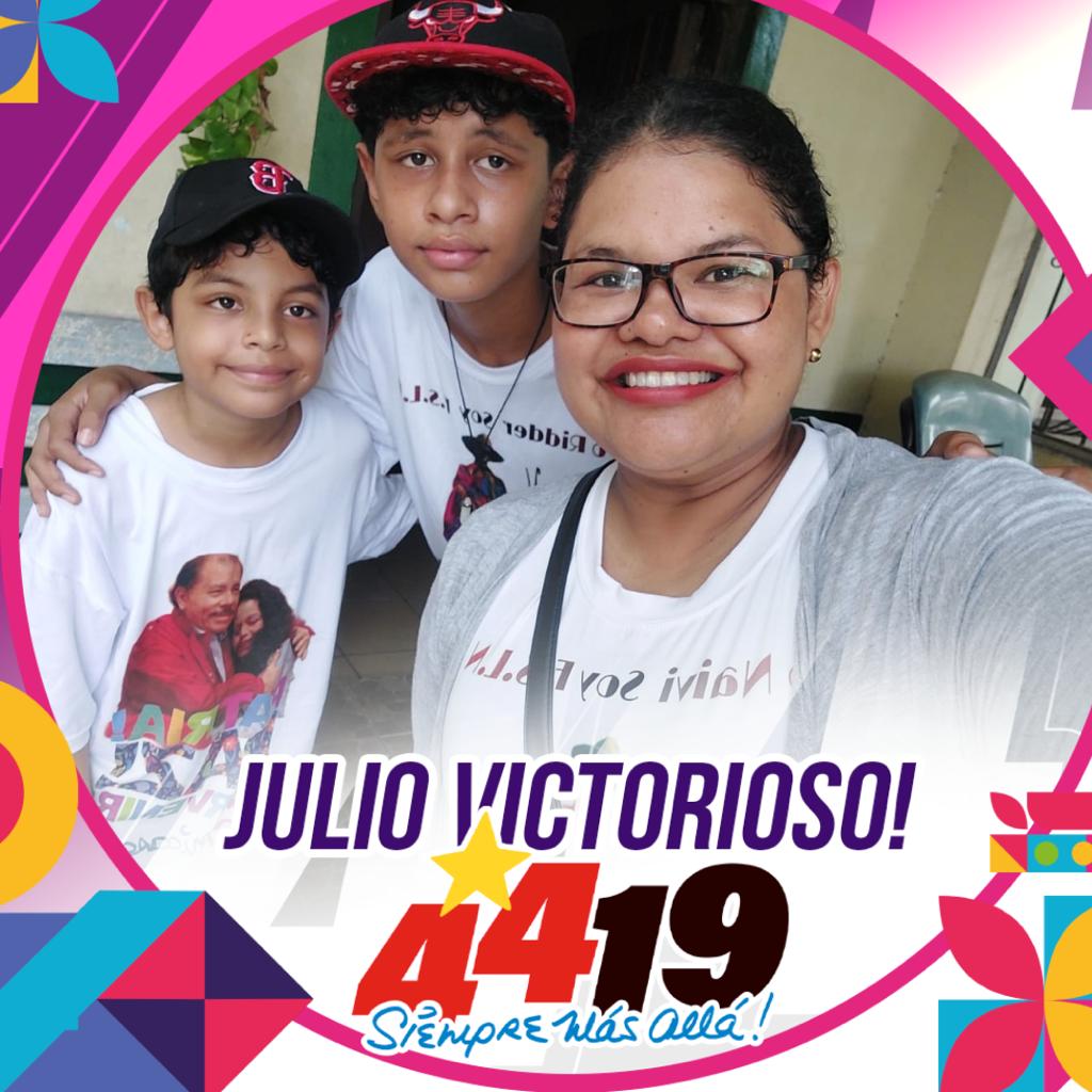 Nuestras generaciones deben saber qué es lo que celebramos y enseñarles que no podemos dejar de defender lo que hoy disfrutamos. Aquí siempre será 19 #4419VivaLaRevolución y #UVDenisSilva