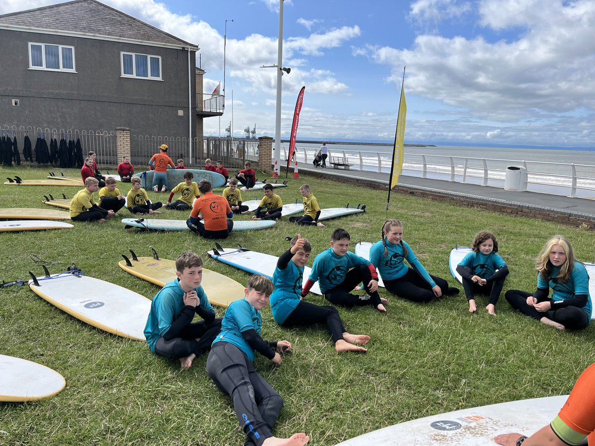 cnedd_bl6's tweet photo. Diwrnod anhygoel yn syrffio ar draeth Aberafon https://t.co/r9Wd54pLQr