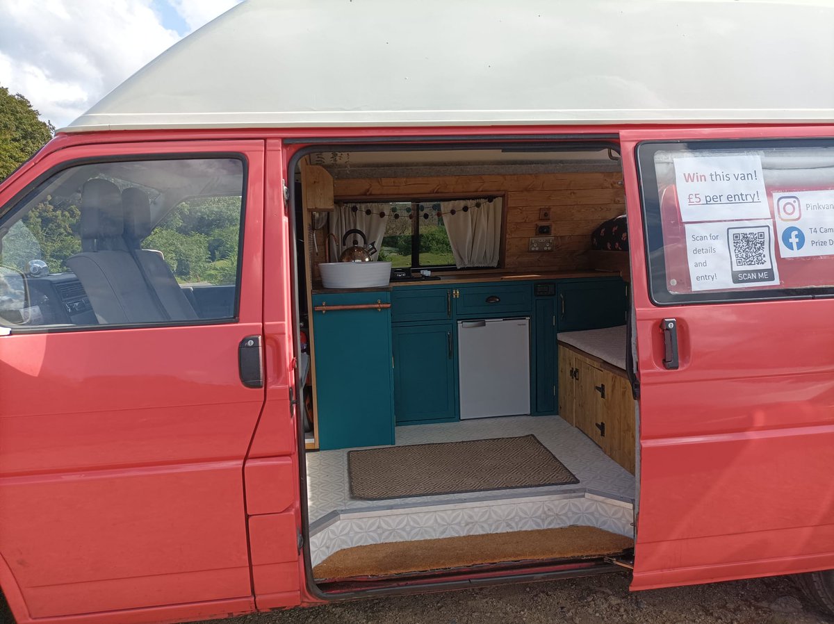 Pinkvanfam tweet media