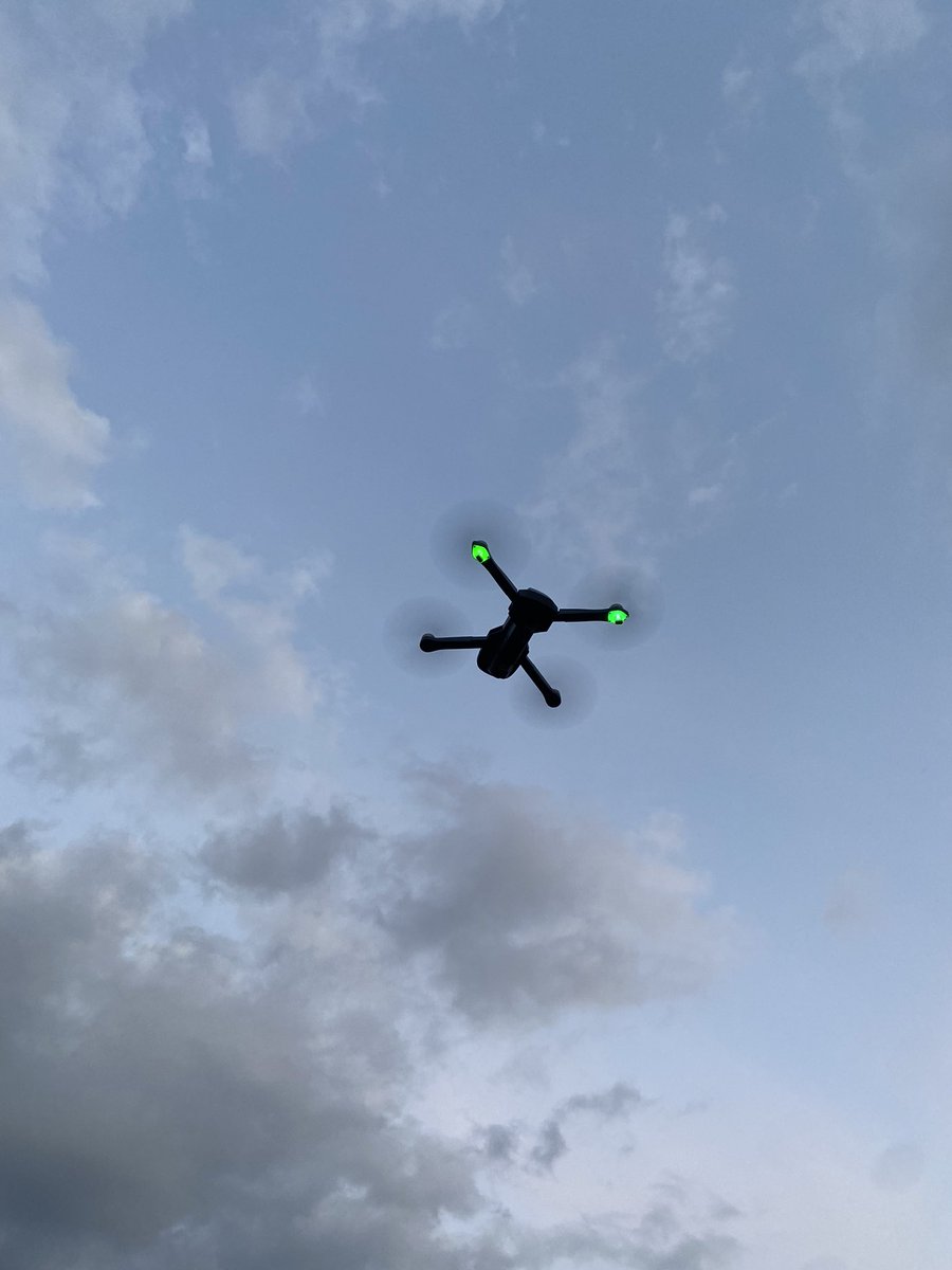 greg16676935420's tweet photo. I was sitting in my yard scrolling on Twitter and all of a sudden this UFO started flying above me should I be concerned https://t.co/lFrNjuYyaO